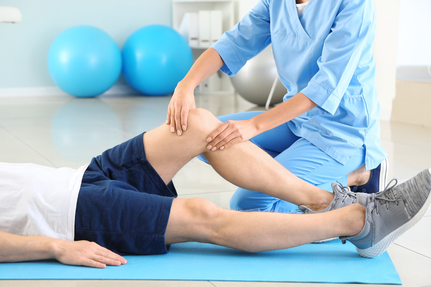 Atleta in fisioterapia sportiva